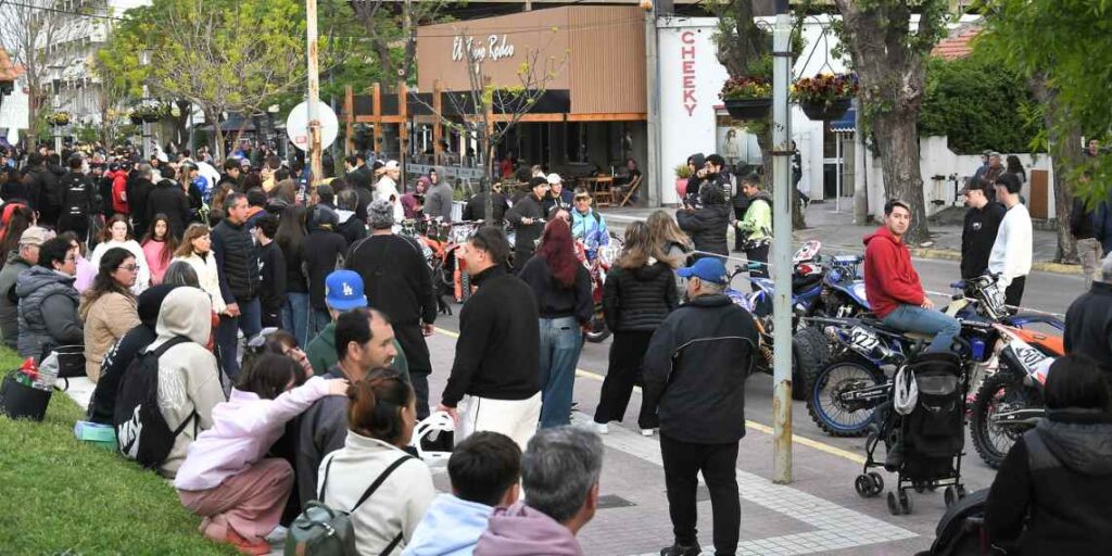 Analisis del fin de semana extendido en economia y turismo con mayor movimiento