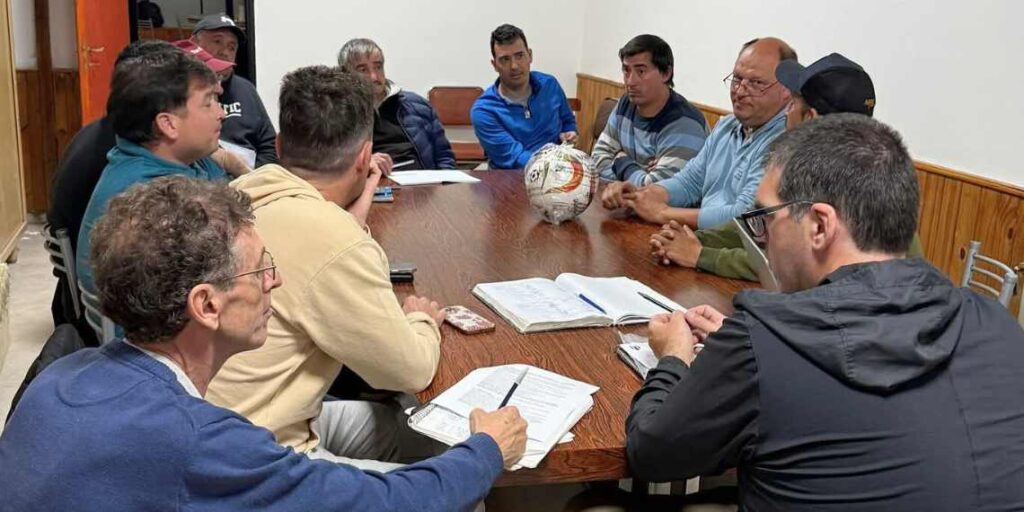 La Liga de Futbol de Coronel Dorrego definio horarios y sedes para cuartos de final