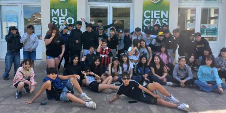 Escuelas de Dorrego y Bahia Blanca visitan el Museo de Ciencias Naturales