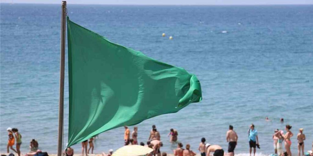 Significado de la bandera verde en blanearios argentinos esta temporada