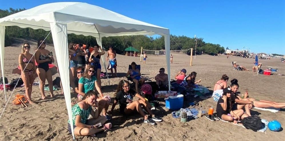 Ordenanza prohíbe el uso de gazebos en playa de Monte Hermoso