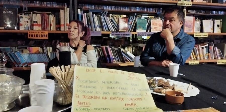 La filosofia como un gesto cotidiano con Mónica Carmelino en la Biblioteca Popular