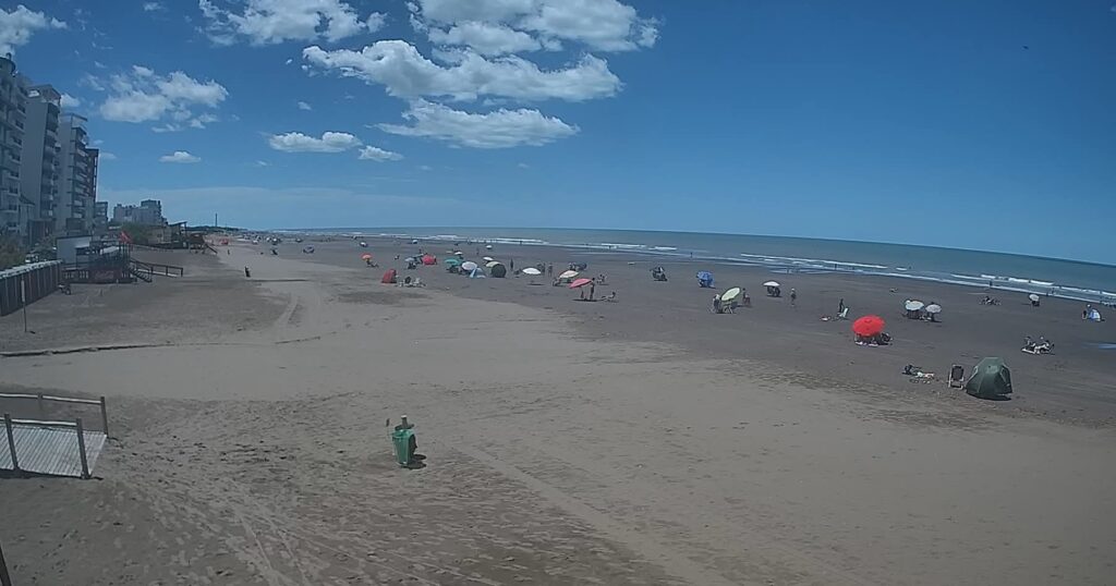 La playa en vivo desde tres sectores de la costa de Monte Hermoso