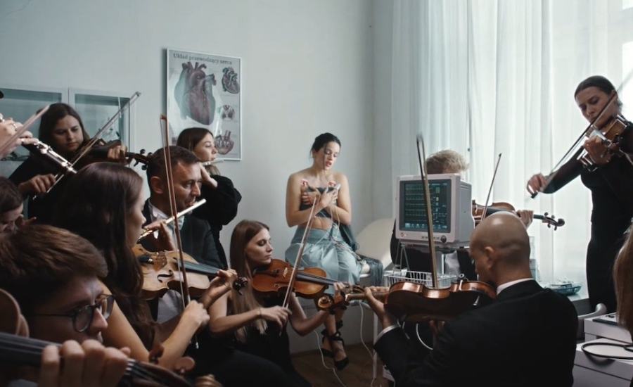 Lux, el nuevo álbum de Rosalía, una obra que explora la luz y la feminidad desde la música y la espiritualidad