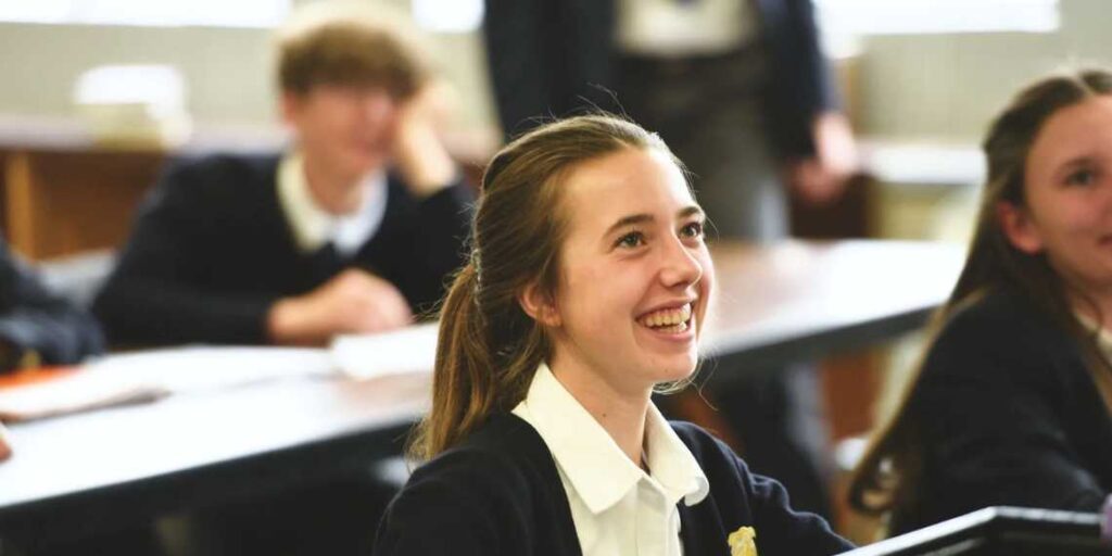«Hoy más que nunca hay que volver a pensar la educación como un encuentro». Charla abierta en Bahía Blanca busca aportar respuestas a la crisis educativa