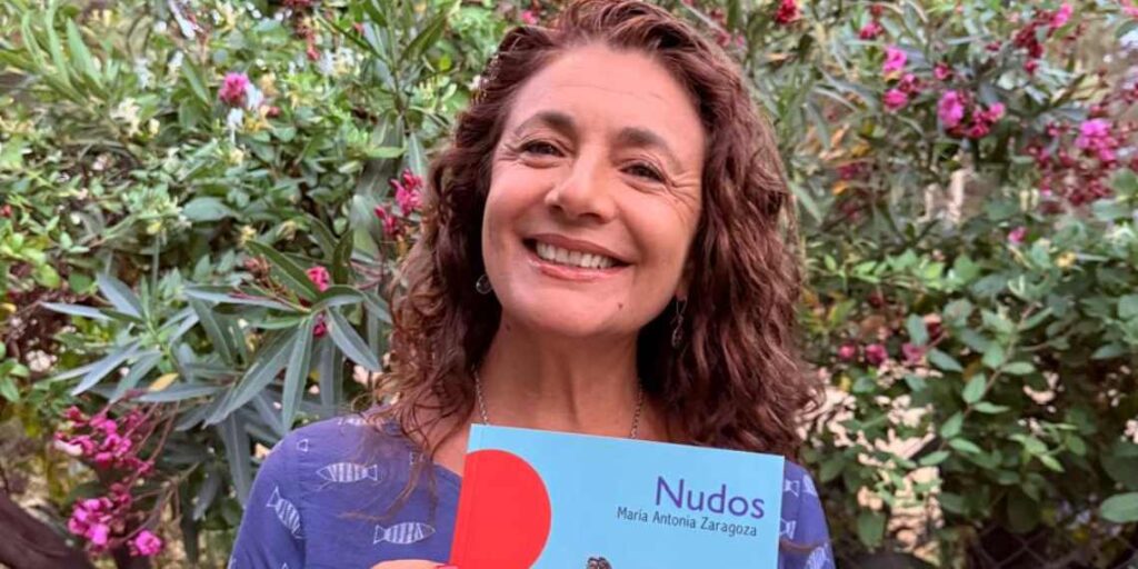 Los nudos atan cosas y personas. Pañuelos en los puertos. Distancias. Nudos es la vida del pescador que inventó su leyenda
