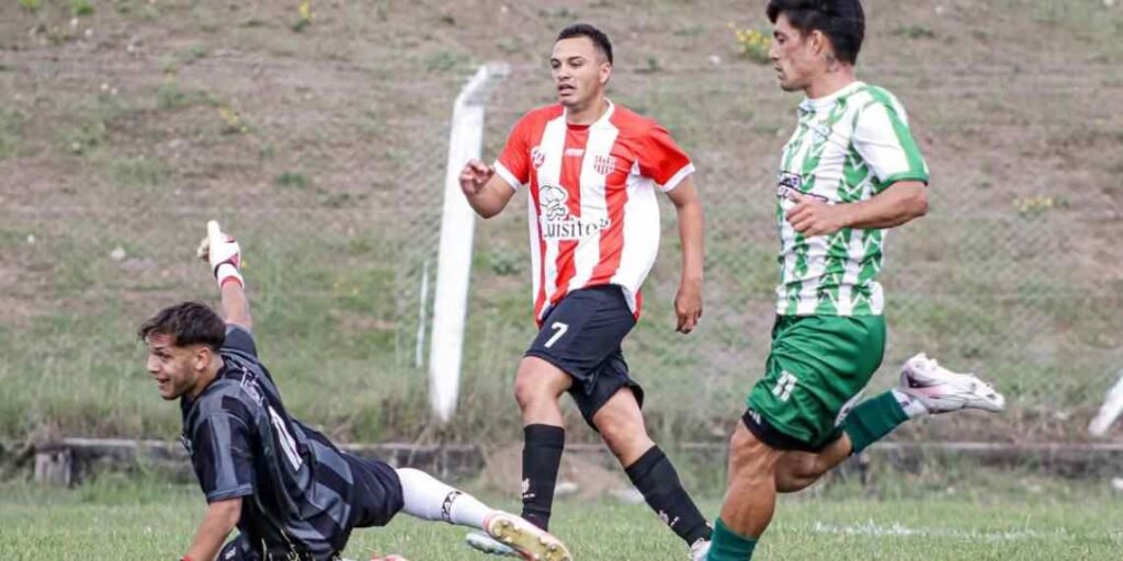 Atlético Monte Hermoso goleó a Villa Rosa y lidera con puntaje ideal la Liga de Dorrego