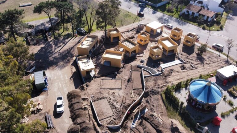 Avanza la construcción del nuevo Paseo Comercial en Monte Hermoso