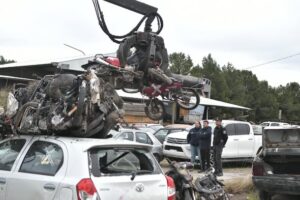 Monte Hermoso: Seguridad PBA compactó 80 vehículos del predio - Monte Hermoso